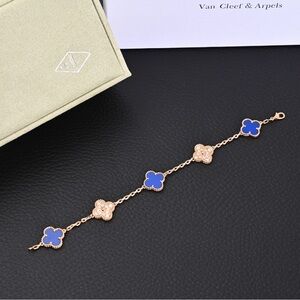 Van Cleef & Arpels fashion Clover bracelet